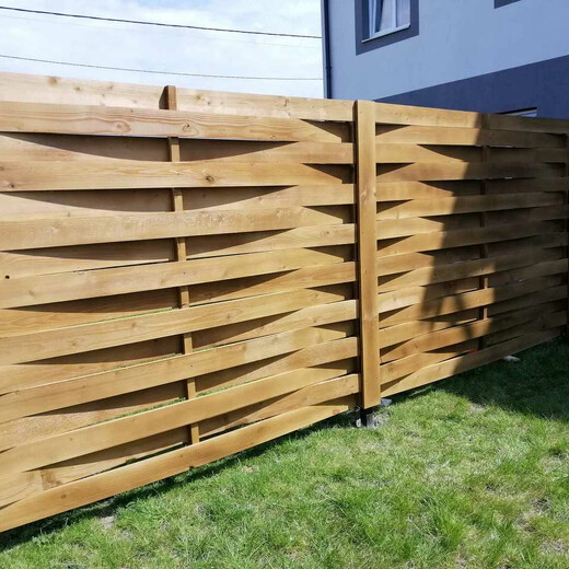 Компания «ZaborChek35» предлагает строительство деревянных заборов.