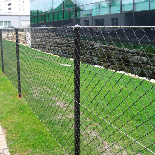 Стоит ли делать забор из рабицы?