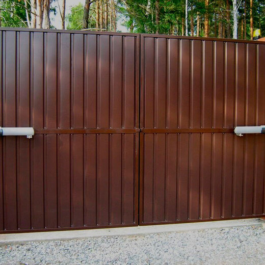 Как правильно интегрировать автоматические ворота в забор?