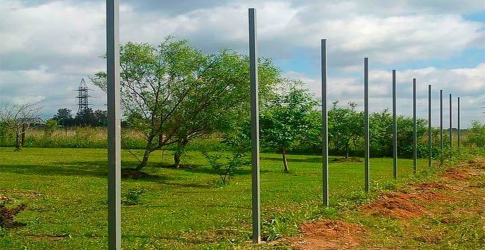 Какие столбы для заборов бывают